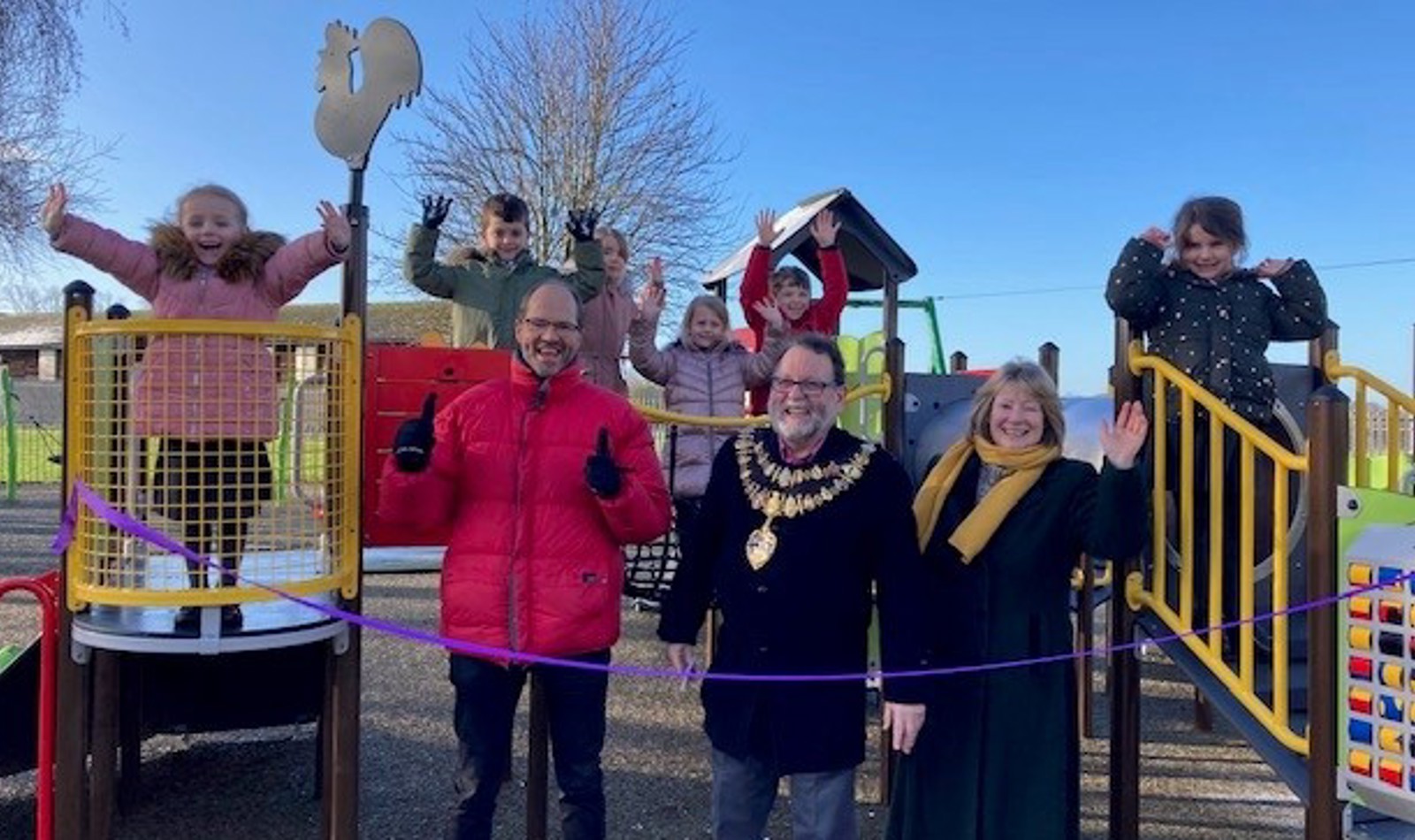 Cllr Martin Colston, Mayor & Cllr Sarah Slack With Children 1