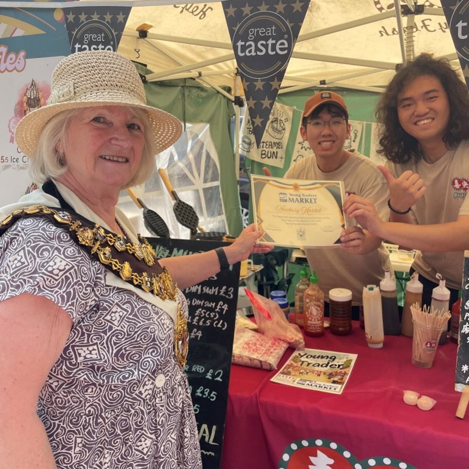 Hey Flash With The Mayor Of Newbury